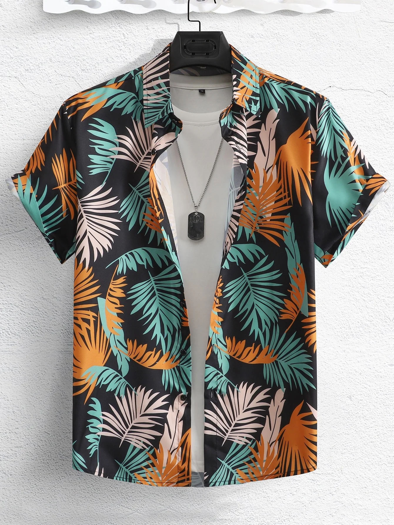 Camisa con estampado tropical