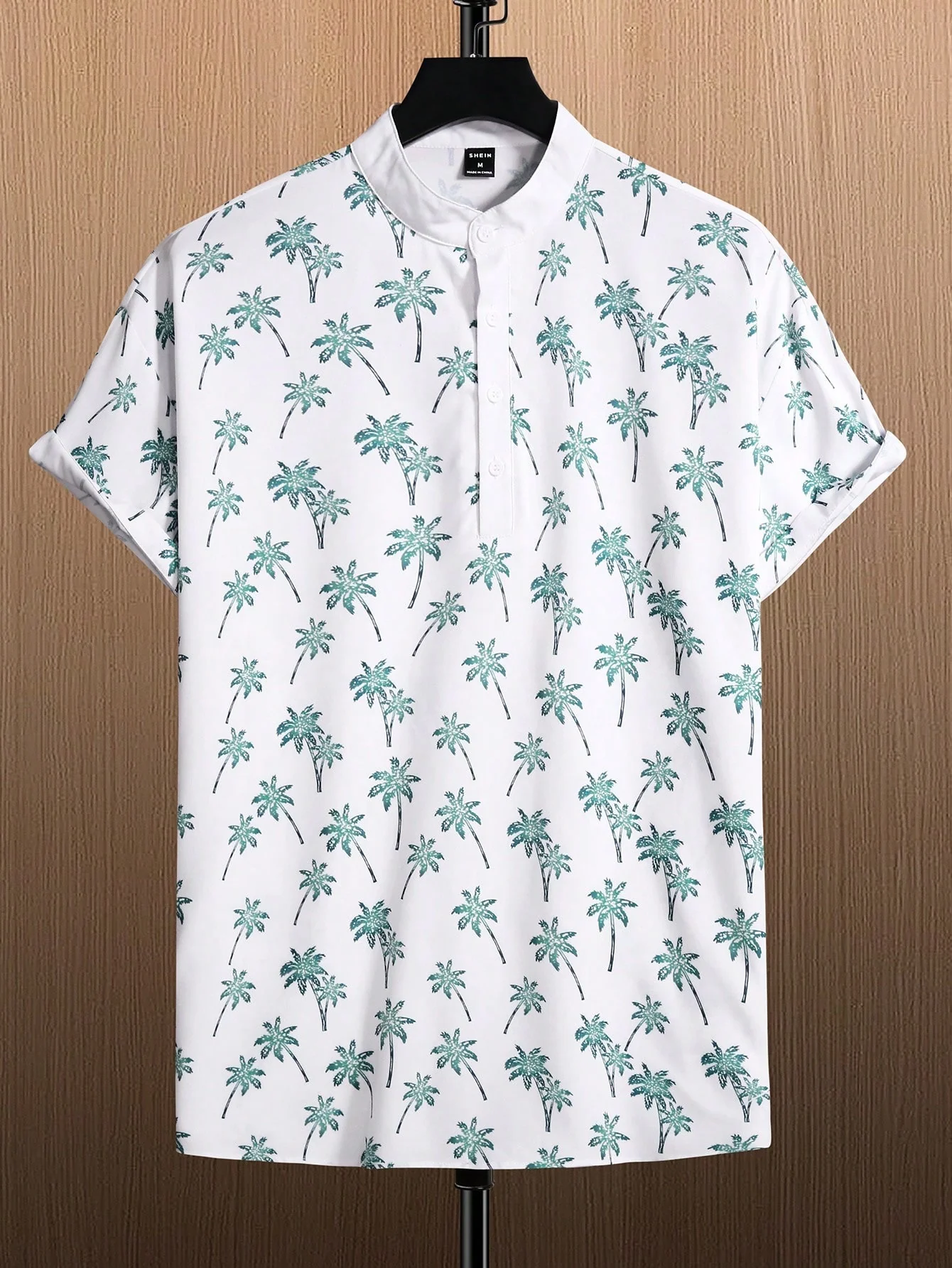 Camisa con estampado de palmera