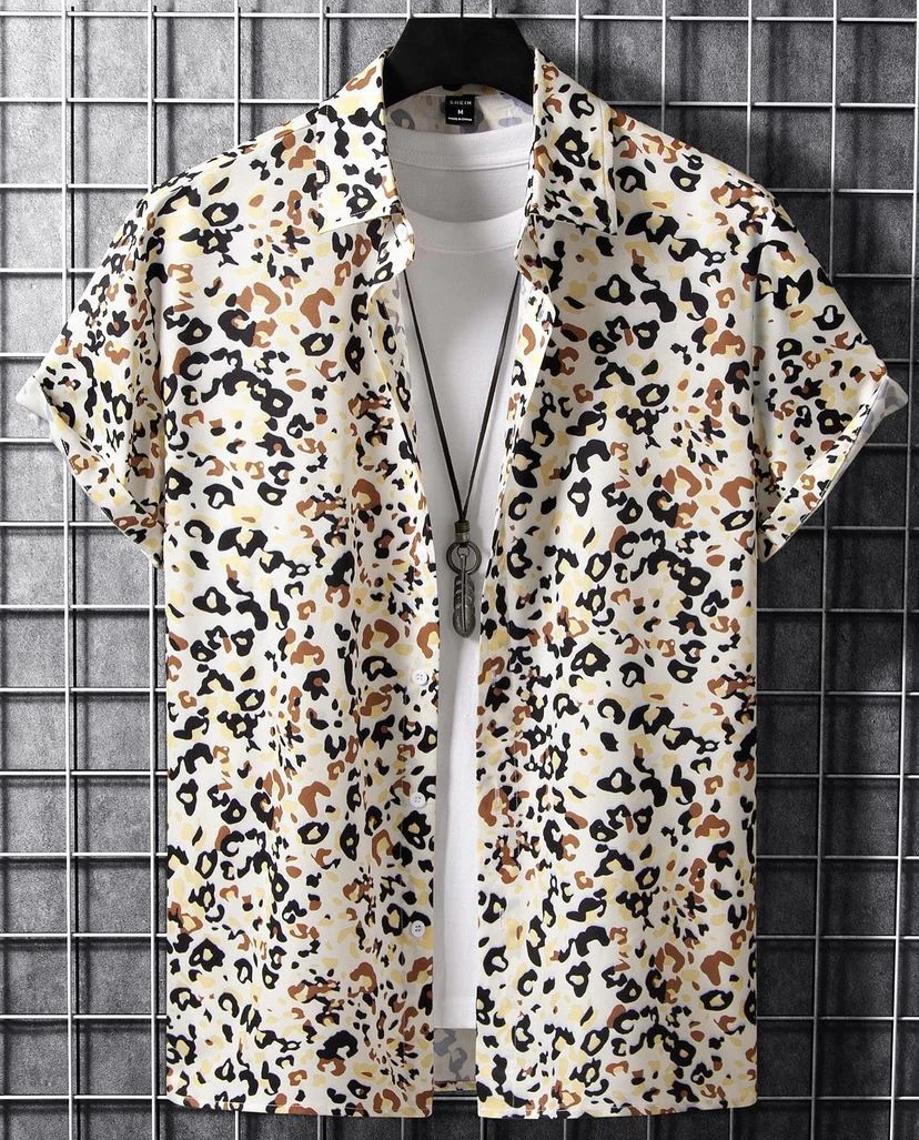 Camisa con estampado de leopardo