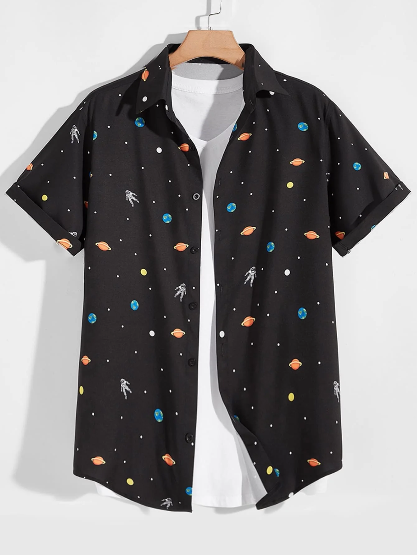 Camisa con estampado de galaxia