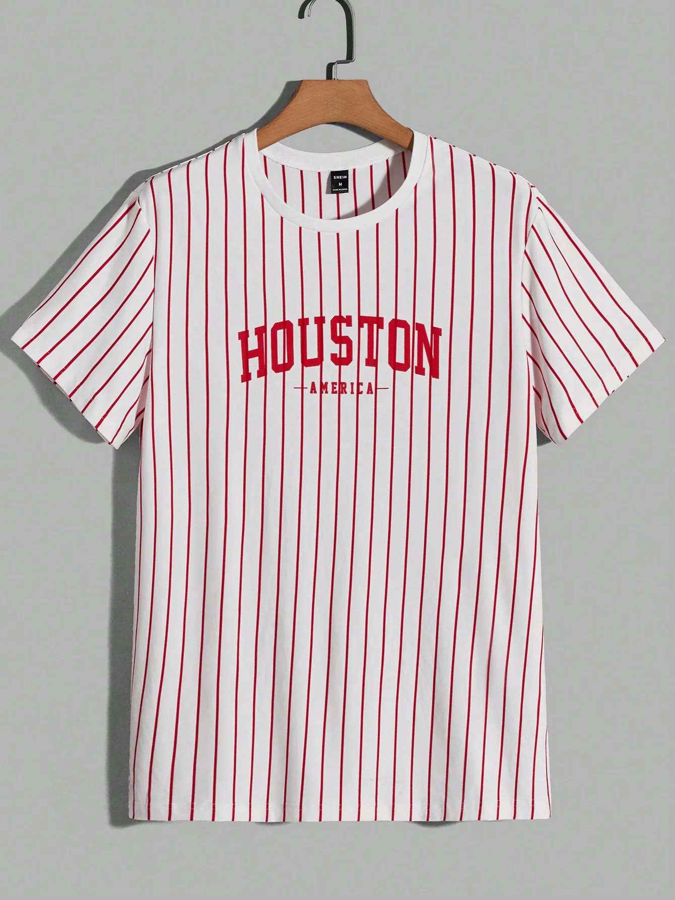 Camiseta con estampado de rayas y letras