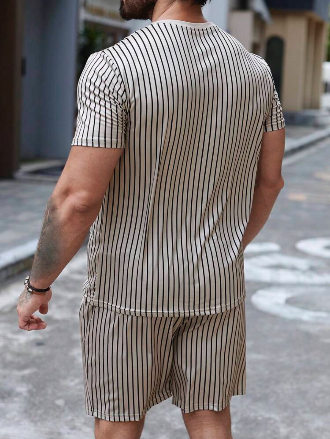 M - Camiseta a rayas & short a rayas