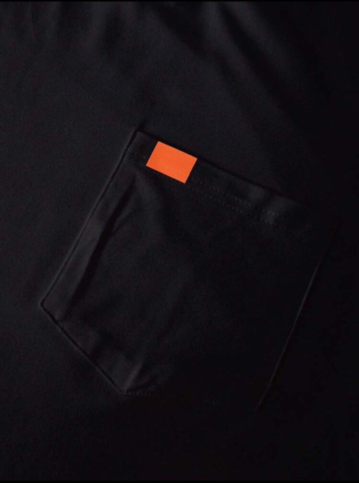 L - Camiseta unicolor con bolsillo